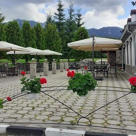 Hotel Cheia Кея Екстериор снимка