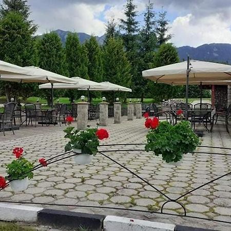 Hotel Cheia Кея Екстериор снимка