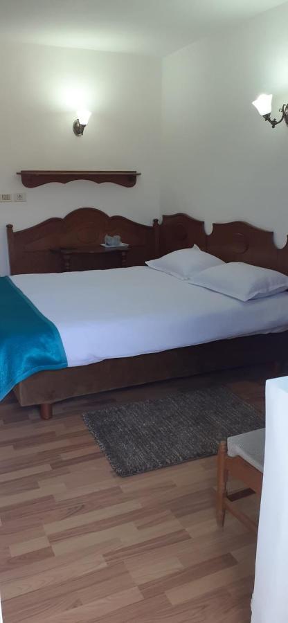 Hotel Cheia Кея Екстериор снимка