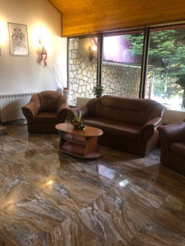 Hotel Cheia Кея Екстериор снимка