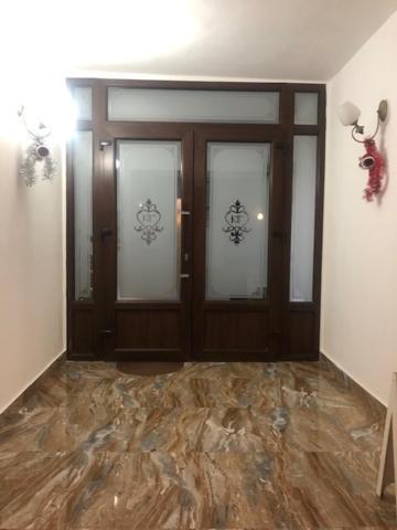 Hotel Cheia Кея Екстериор снимка