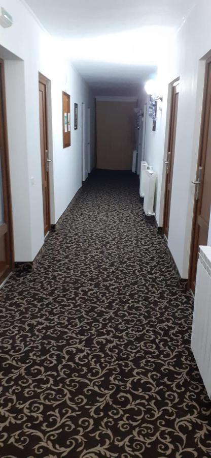 Hotel Cheia Кея Екстериор снимка