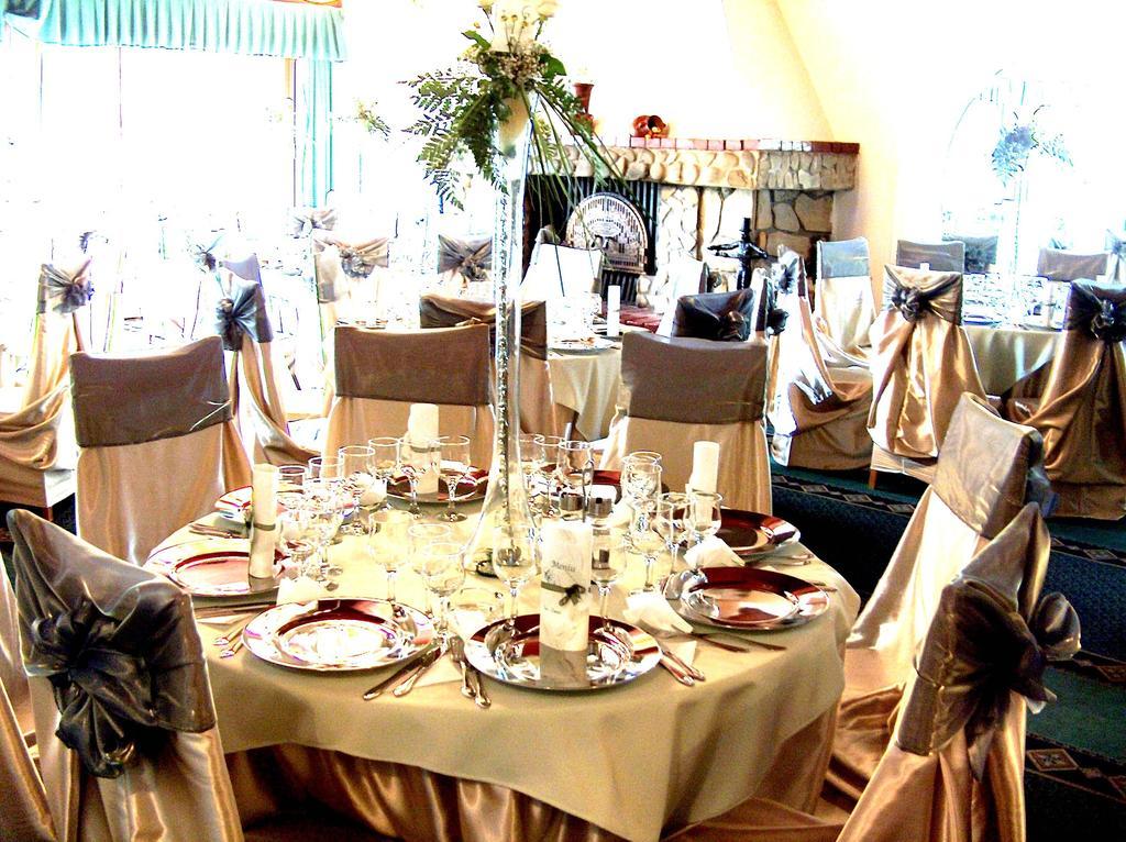 Hotel Cheia Кея Екстериор снимка