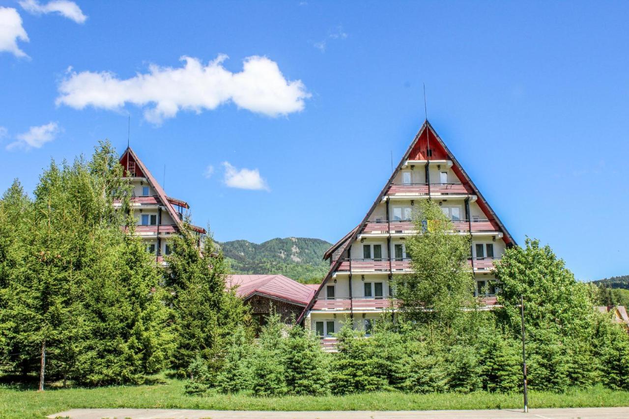 Hotel Cheia Кея Екстериор снимка