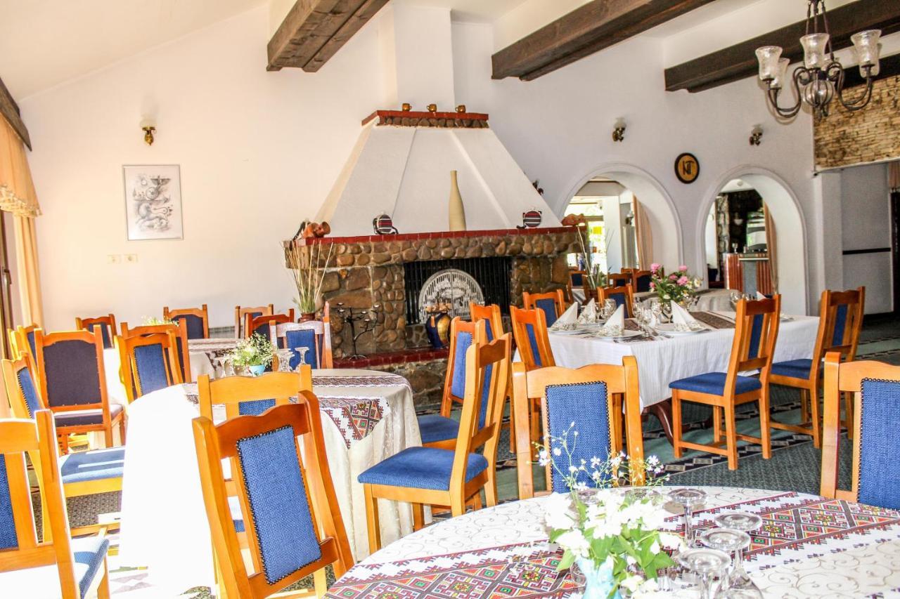 Hotel Cheia Кея Екстериор снимка