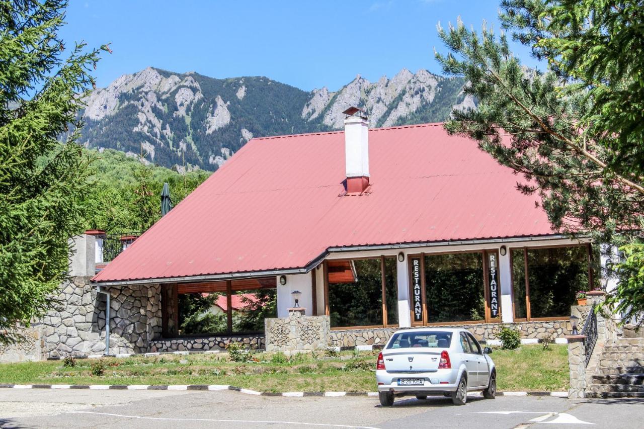 Hotel Cheia Кея Екстериор снимка