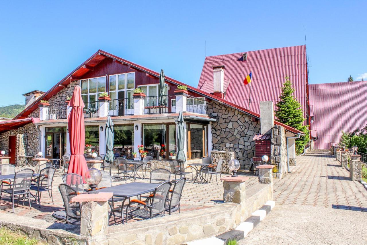Hotel Cheia Кея Екстериор снимка