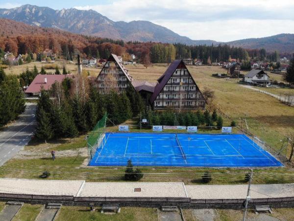 Hotel Cheia Кея Екстериор снимка